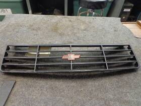104-01252a 87 88 Corsica Grille