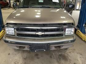 104-01527a Grille Bowtie Emblem Composite Headlamps Fits 95-97 Blazer S10/jimmy S15 310629