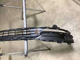 104-02774a Grille Lower With Block Heater Plug Provision Fits 16-18 Mkx