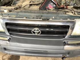 104-58752a Grille Upper Excluding Stepside Prerunner Chrome Fits 97-00 Tacoma 321760