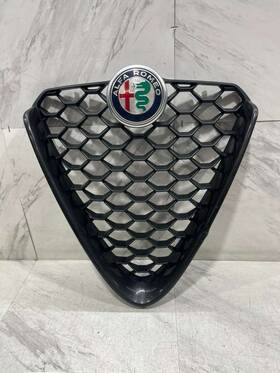 156152055 Alfa Romeo 2017 2020 Giulia Grille Oem Front Center Grill With Emblem