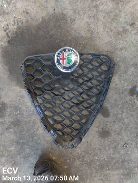 7dt90u00aa Alfa-romeo Grille Center Black Moulding Opt Mff Fits 18-25 Giulia 10441577