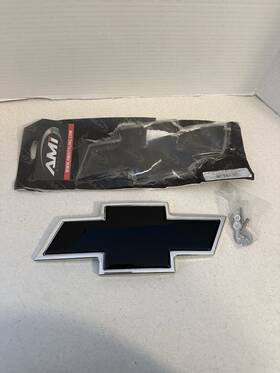 96195kp All Sales Mfg 07 Nbs -13 Silverado 1500 And Nbs-10 2500/3500 Front Polished/black Emblem Ami