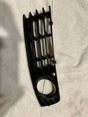 F6-192849 Audi 104-59073 Grille Lower Bumper Mounted Center And Ends With Fog Fits 02-05 A4