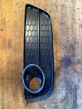 8t080768201 Audi 2008-2012 A5 Quattro Right Lower Grille Insert Cover Oem -