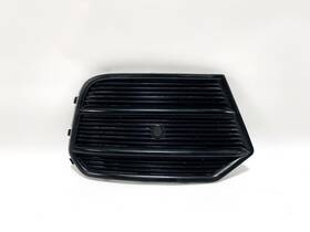 8u0-919-268-n Audi 16-17 Q3 2.0l Front Bumper Lower Right Grill Insert With Mount Bracket Oem