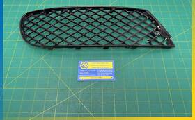 630888682 Bentley 06-12 Flying Spur Front Bumper Right Lower Trim Grille Cover Oem