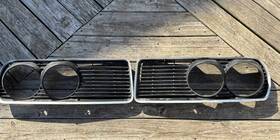 104-50575cr Bmw 1972-1976 3.0 E3 Bavaria Headlight Grill Grille Panel Oem Pair
