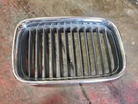 104-58482r Bmw Passenger Right Grille Upper Fits 92-96 318i 522978