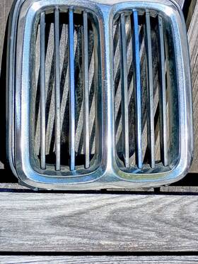 1834756 Bmw E21 320i 1980 Front Center Kidney Grille Bmw#