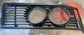 1834989 Bmw E21 320i 323i 318i Left/driver Side Headlight Grille