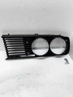 1919199 Bmw 82-88 E28 528e 524td 533i 535i Front Left Driver Headlight Grill Trim Oe S11