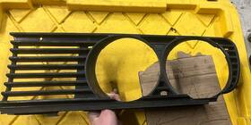 19458860 Bmw 1986-1987 325e 325i E30 Headlight Grille Right Passenger Front Oem