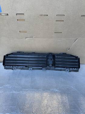 230809610 Bmw 2022 2023 2024 I4 Gran Coupe G26 Oem Front Lower Radiator Grille Air Shutter