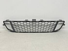 384600851 Bmw 2014-2020 2-series M Sport Front Bumper Lower Center Grill Vent Oem Lot2714