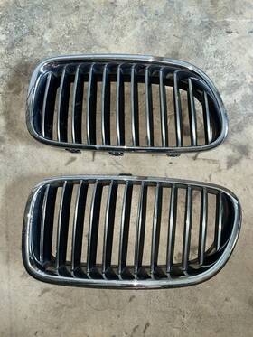 51-13-7-261-356 Bmw 2011-2013 528i 535i 550i Front Kidney Grille Pair Oem