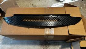 51117016061 Bmw Oem E85 Z4 Front Bumper Cover Lower Center Grille New 2003-2005