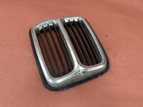 51131848104 Bmw E12 528i 530i Hood Grill Center Trim Oem 182k Miles