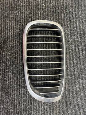 7064323 Bmw 3 Series E46 Radiator Grille Front Left Chrome Edged Grill