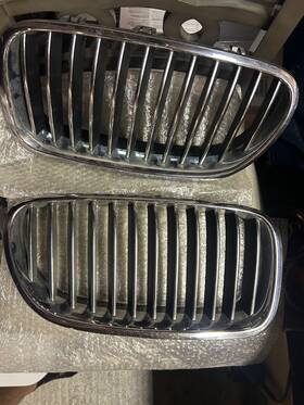 7200727 Bmw 2011-2013 535i F10 Front Left And Right Bumper Upper Grille Kidney Oem