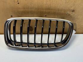 729543 Bmw 2012-2018 328i Driver Left Side Front Bumper Kidney Grille Chrome Oem