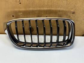7405836 Bmw 2016-2018 328i Front Bumper Right Passenger Side Kidney Grille Oem Pin