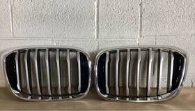 7478670-04 Bmw 2018 2020 X3 Chrome Grille Good Complete Original