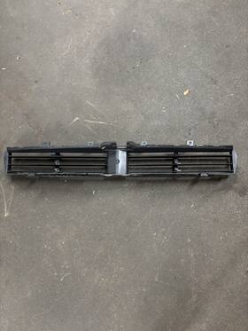 7497285-02 Bmw 2017-2018 5 Series Front Bumper Lower Grill Air Shutter Oem