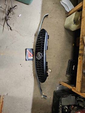 104-01746 Buick Grille Black Vertical Billet With Chrome Emblem Lite Blue Trim Oem