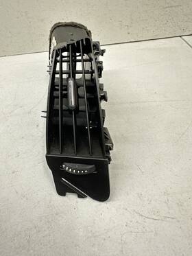 13300564 Buick 2012-2017 Verano Center Left Heater Air Vent Grille Oem Used T21