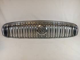 25740781 Buick 2003-2005 Park Avenue Ultra Front Bumper Upper Center Chrome Grille