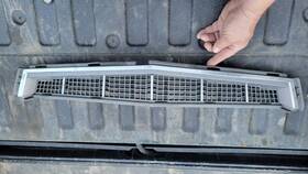 15272092 Cadillac 2008 To 2011 Cts Oem Front Bumper Lower Grille B2135 Tab Dmg