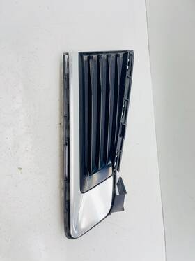 22753182 Cadillac 2014-19 Cts Front Bumper Right Passenger Grille Bezel Cover Trim Oem