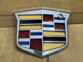 22782410 Cadillac Genuine 2010-2016 Front Grille Wreath And Crest Emblem - Gm