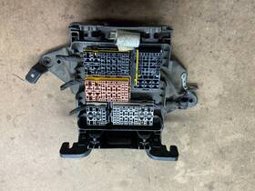 84014013 Cadillac 23359587 2016 Cts Fuse Block Base Holder Junction M5200