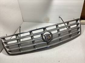 25653113 Cadillac 98 - 04 Seville Front Grille Silver Chrome Emblem Oem