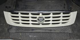 65715396 Cadillac 2000-2005 Deville Dts White Diamond Grille With Emblem