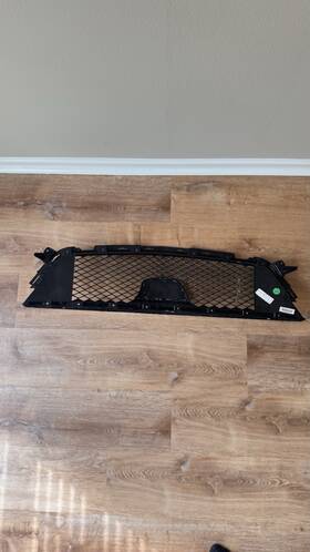 84880982 Cadillac 2020 - 2022 Ct4 Front Bumper Grill Oem With Badge