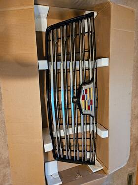 8574267 Cadillac 2025-2026 Escalade Premium Luxury Grille With Illuminated Emblem