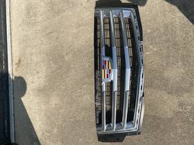 Anj48876 Cadillac 2015 2016 2017 2018 2019 2020 Escalade Grill With Camera Oem Has A Crack