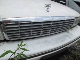 104-01362a Chevrolet Chrome Grille Has Peel And Broken Mounts Fits 91-92 Caprice 311799