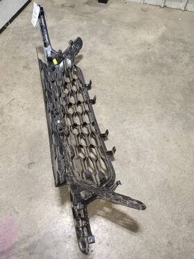 104-12407a Chevrolet Grille 2024 Trax