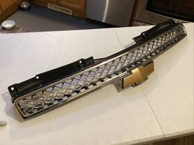 15208000 Chevrolet Upper Grille Grill Gm Suburban 1500 07 08 Original
