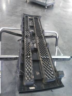22829433 Chevrolet Used Front Grille Fits 2008 Silverado 1500 Pickup Black Textured Work
