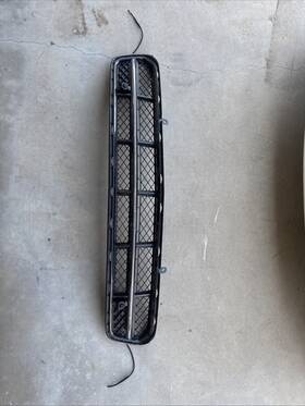 23355704 Chevrolet 2016 - 2019 Corvette Carbon Flash Front Lower Grille With Cameras Oem New