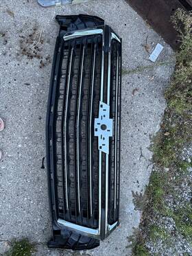 23376131 Chevrolet 2022-2023 Traverse Front Grille Used Oem Dc551