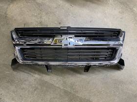 23451117 Chevrolet 2015-2020 Colorado Front Bumper Grille Chrome Trim Oem Gm
