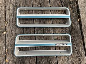 360720 Chevrolet 1976 1977 Chevette Grilles Pair Right Left Oem 76 77 Emblem