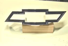 3975360 Chevrolet 1970 Chevelle / Malibu Grill Emblem Housing With Out Center Nice