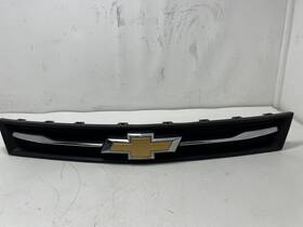 4239270 Chevrolet 2017-2020 Trax Front Bumper Upper Grille With Emblem Oem Used